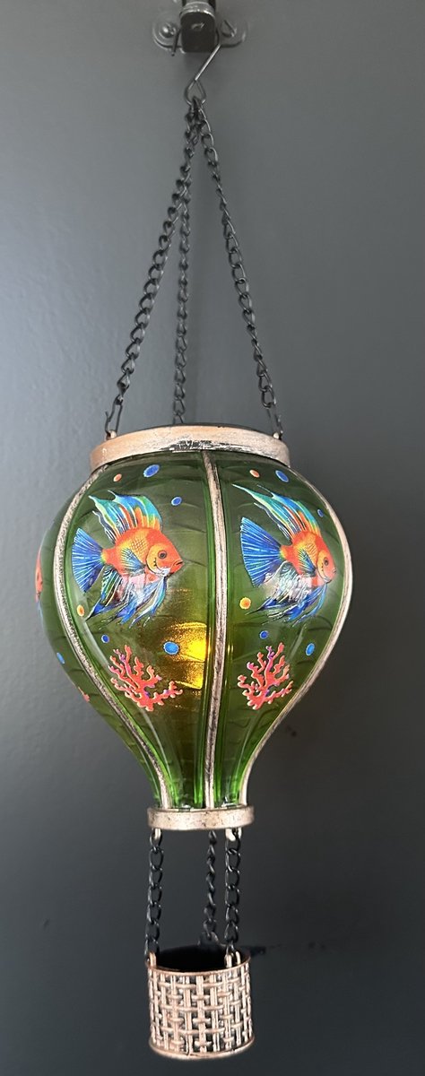 Decoratieve solarlamp luchtballon " met flame LED " - tropische vis print groen - kunststof - hangend model - hoogte 37x dia 11 cm - Tuindecoratie - Tuinverlichting