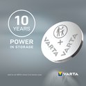 Varta knoopcelbatterij met '10 YEARS POWER IN STORAGE' tekst.
