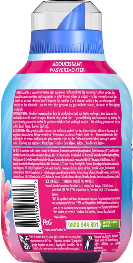 Dos de bouteille d'adoucissant Lenor avec décoration de fleurs roses et texte en français.