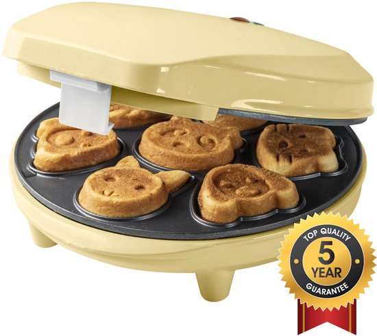 Geel wafelijzer met 6 gebakken wafelkoekjes in dierenvormpjes. Rechtsonder een 'Top Quality 5 Year Guarantee' badge.