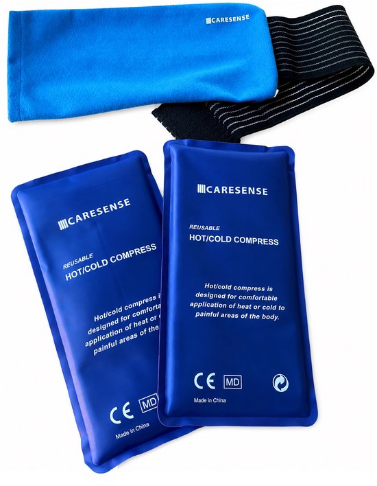 Twee blauwe herbruikbare hot/cold compresses met de tekst "REUSABLE HOT/COLD COMPRESS" en een blauwe stoffen hoes met een zwarte elastische band.