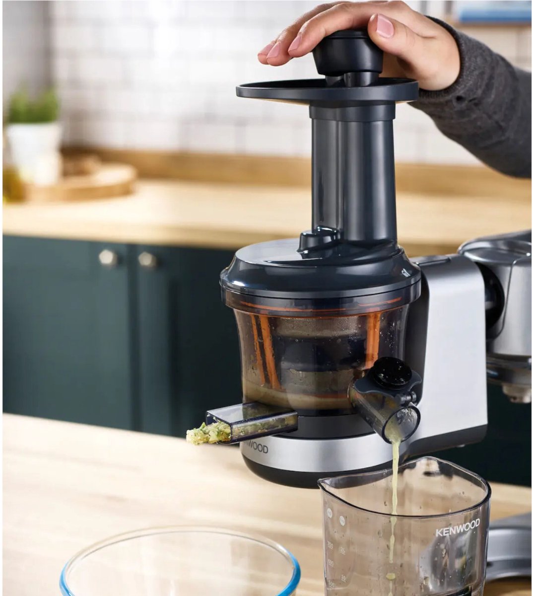 Kenwood KAX720PL SlowJuicer - Elektrische Sapcentrifuge voor Kenwood Keukenmachines - 400ml Capaciteit - Anti-Drupfunctie - Zilvergrijs thumbnail 2