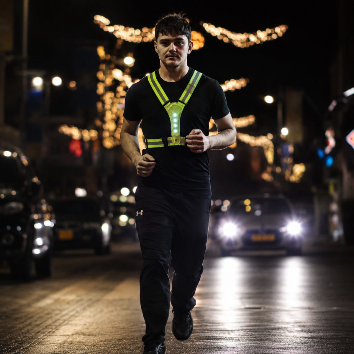 ALMOTIVO Hardloopvest met Verlichting – Reflecterend Running Vest met LED Verlichting – Veiligheidsvest voor Hardlopen, Wandelen en Fietsen – Inclusief CR2032 Batterijen