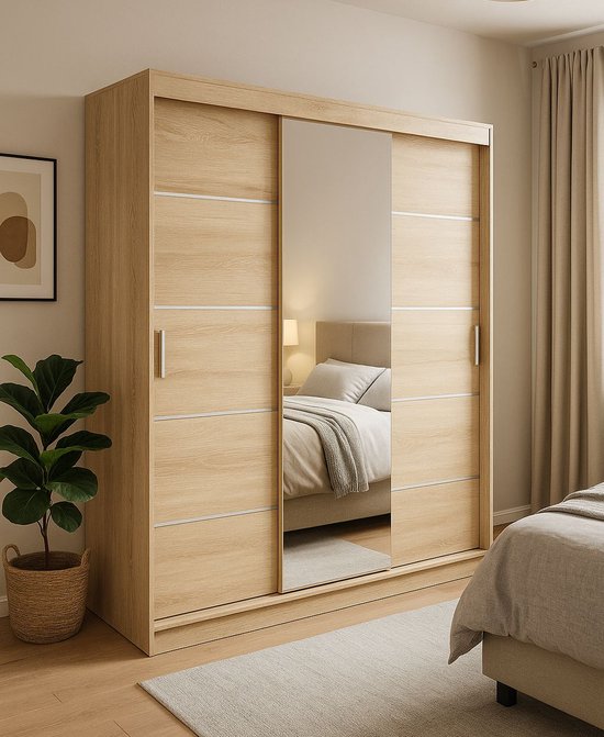 Licht eikenhouten kledingkast van 180 cm breed met 3 deuren en een spiegel in de middelste deur. De kast heeft horizontale zilveren accenten en 8 legplanken.