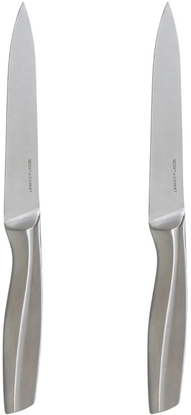 Twee zilverkleurige messen met gladde, gebogen handvatten en lange, puntige lemmeten. Tekst: SECRET-GOURMET.