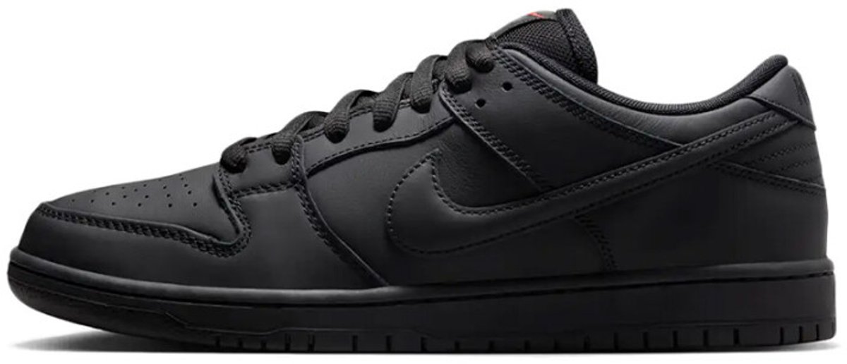 Nike SB Dunk Low Pro Triple Zwart
