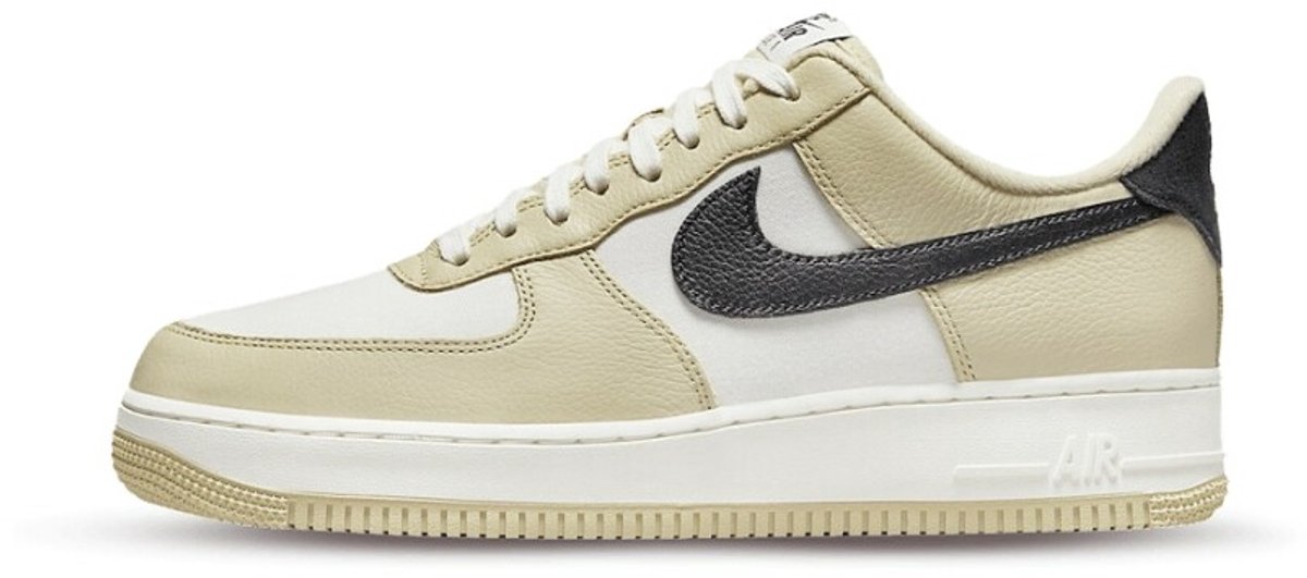 Nike Nike Air Force 1 ’07 LX Low Team Sneakers Goud