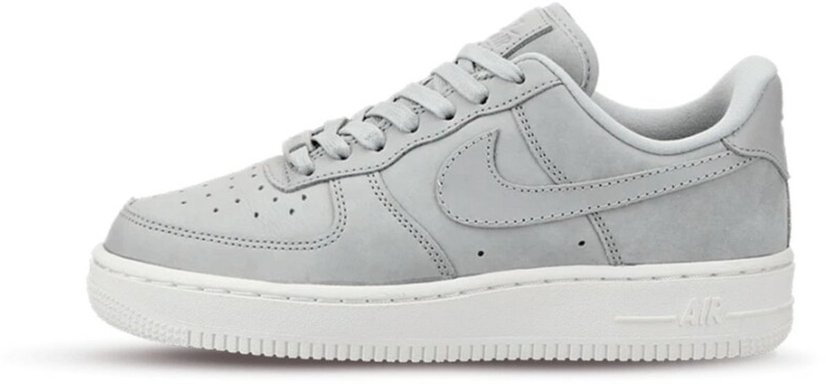 Nike Nike Air Force 1 Low ’07 PRM Wolf Sneakers Unisex Grijs