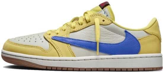 Gele Jordan 1 Low sneaker met blauwe swoosh en crème details.