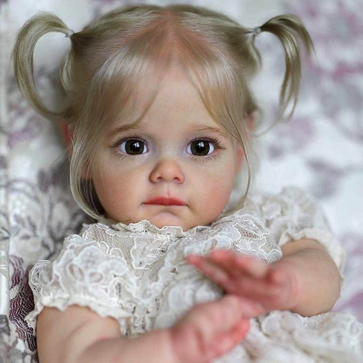 Ryoudavell - Fidget 18inch Levensechte Reborn Baby Pop Meisje - Volledig Lichaam Waterdicht ethyleen- Realistische Pasgeboren Speelgoedpop met Kleding - Verpakkingsaccessoires: （kleurrijke geschenkdoos/babyflesje/luiers/speen/geboorteakte）