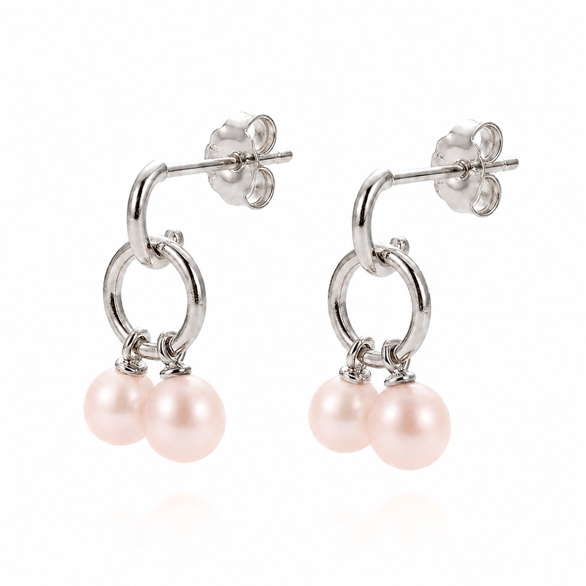 Mbrace Zilveren oorhangers met twee zoetwaterparels perzik-kleur – dames oorbellen met witte en donkere parel – elegante pareloorbellen met ringdetail – stijlvol en speels sieraad