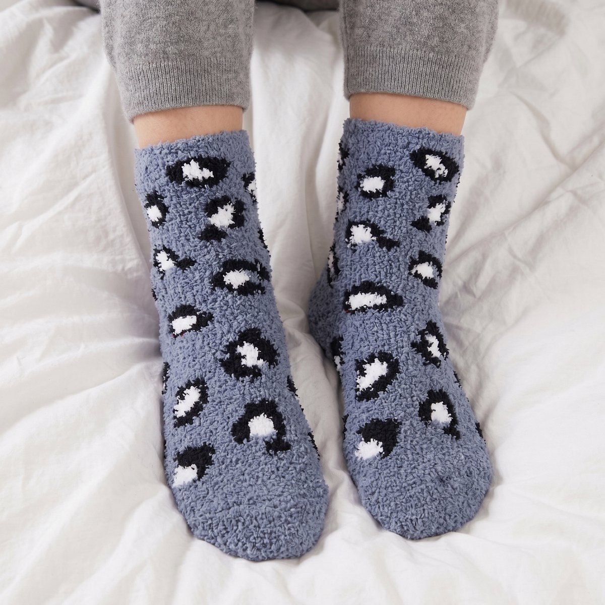 Fluffy Dames Sokken - huissokken - grijs - gestipt - panter print - 36 - 40 - Drukvrije boord - cadeau voor haar - Valentijn - Kerst cadeau - geschenk vrouwen - verjaardagscadeau - extra zacht