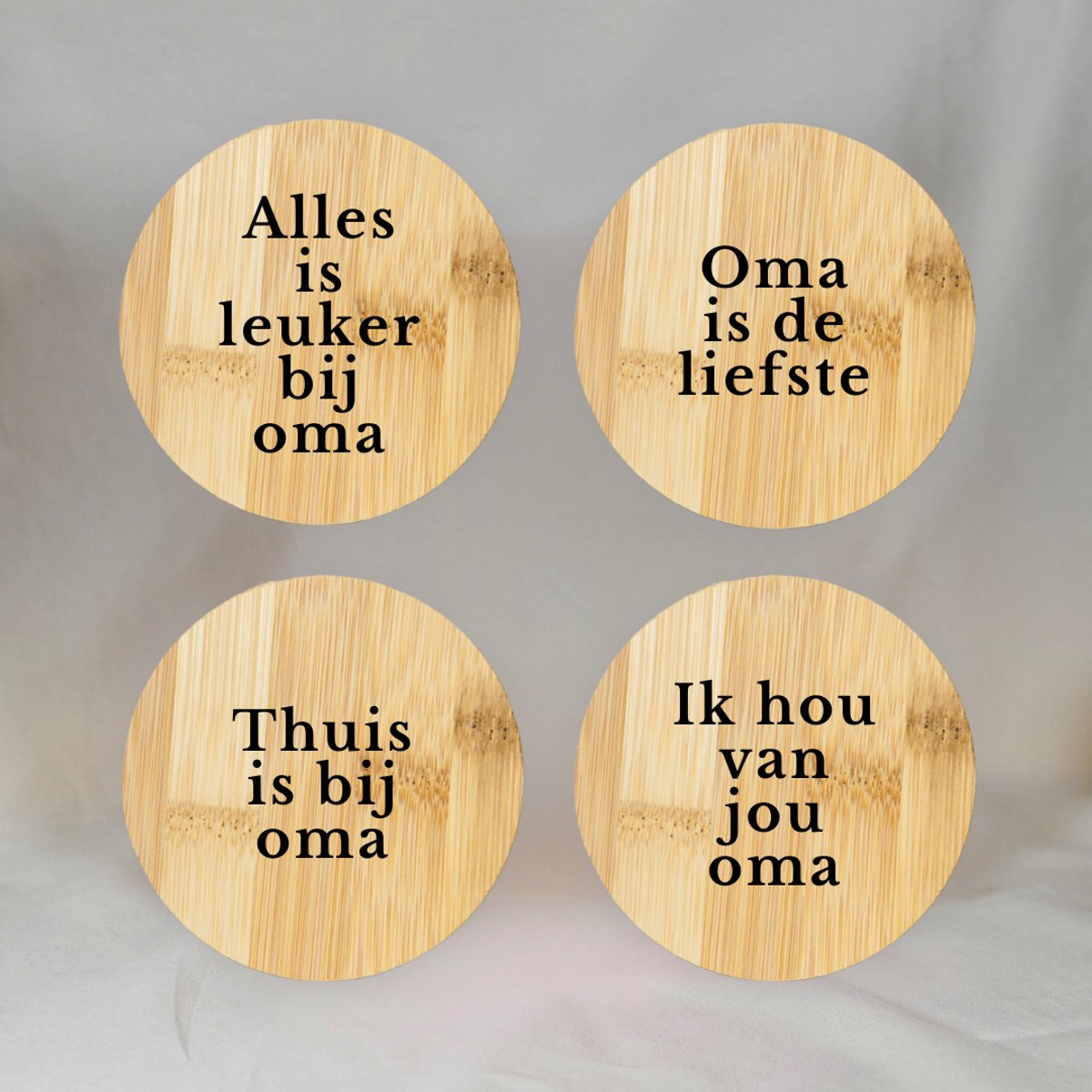 Gepersonaliseerde Bamboe Onderzetters met Eigen Tekst – Set van 4 – Duurzaam Hout – 12 cm – Uniek Cadeau voor elke Gelegenheid