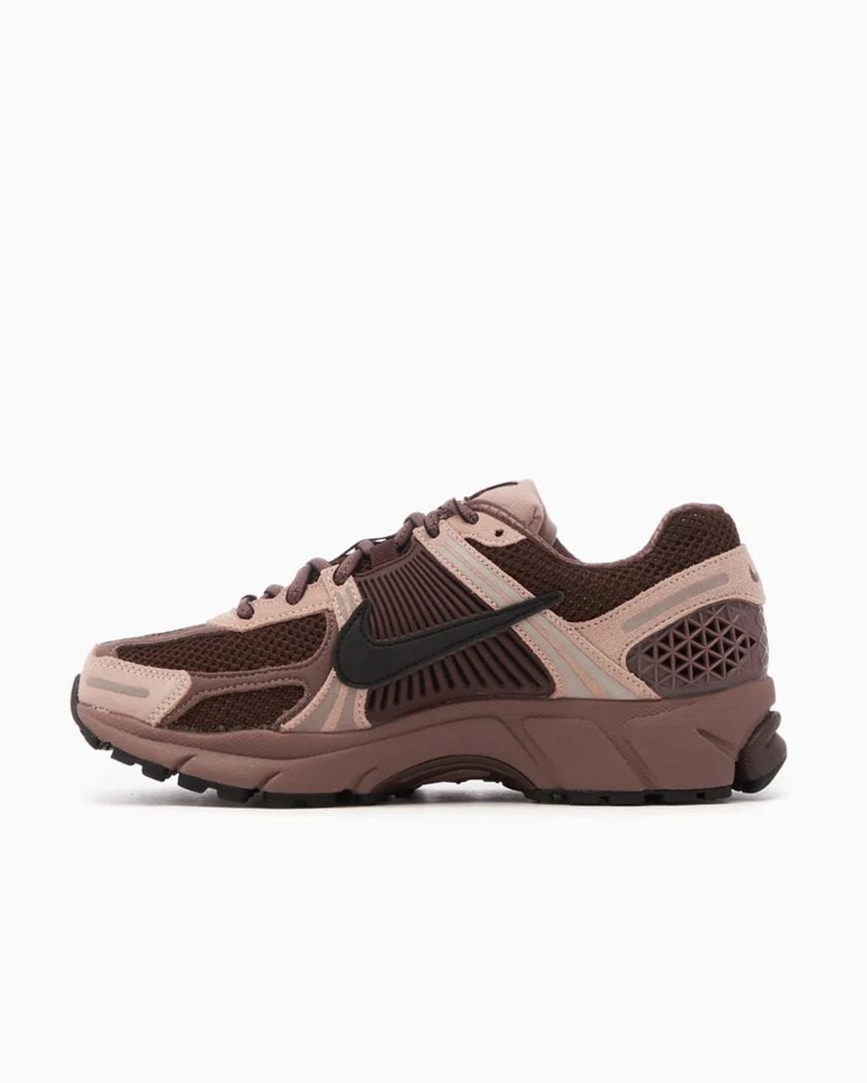 Nike Vomero 5 Reflector Sneakers Unisex Bruin