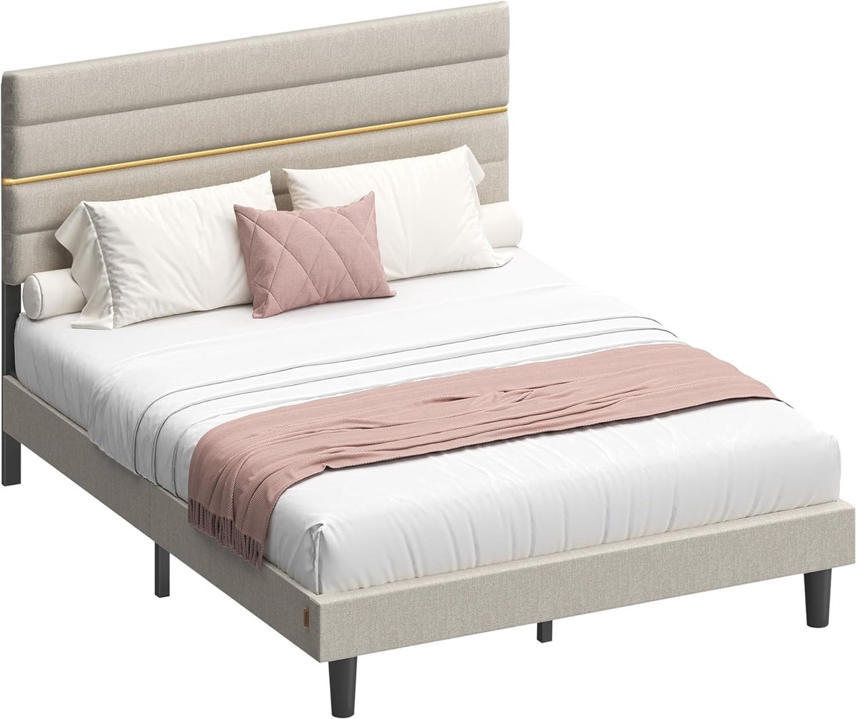 Luxe Gestoffeerd Tweepersoonsbed met Verstelbaar Hoofdbord en Gouden Details – Design Bedframe 140x200 cm inclusief Lattenbodem – Cappuccino Beige