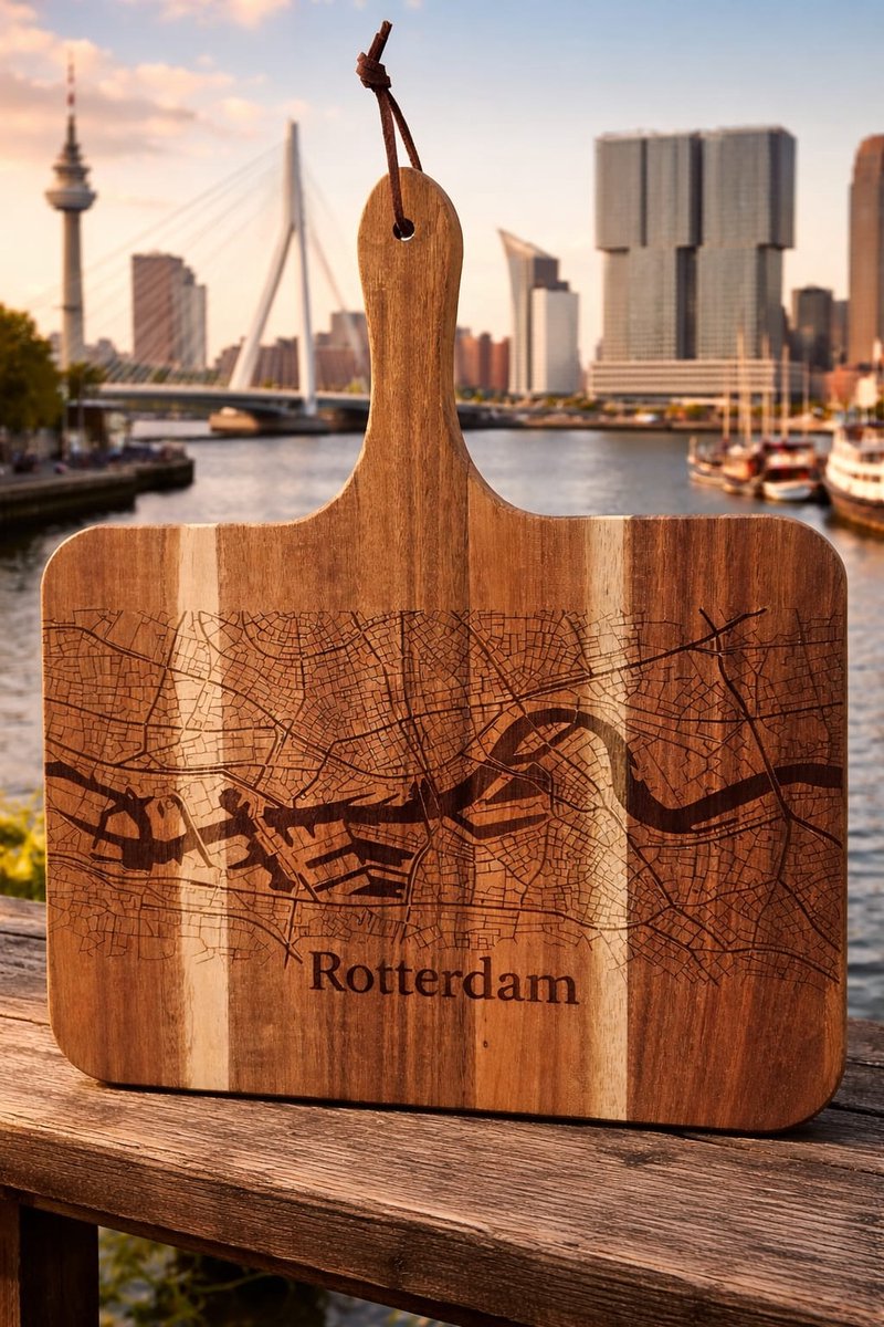 Borrelplank skyline - Rotterdam - Stadskaart Gravure – Houten Serveerplank – Acaciahout – Uniek Cadeau
