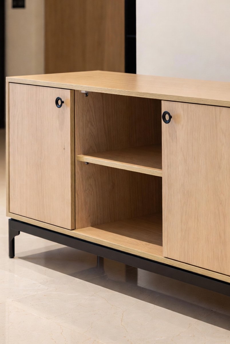 Modern Mid-Century TV-Meubel Lowboard 135 cm met Opbergruimte, Kabelmanagement en Metalen Poten – Mobili Bella