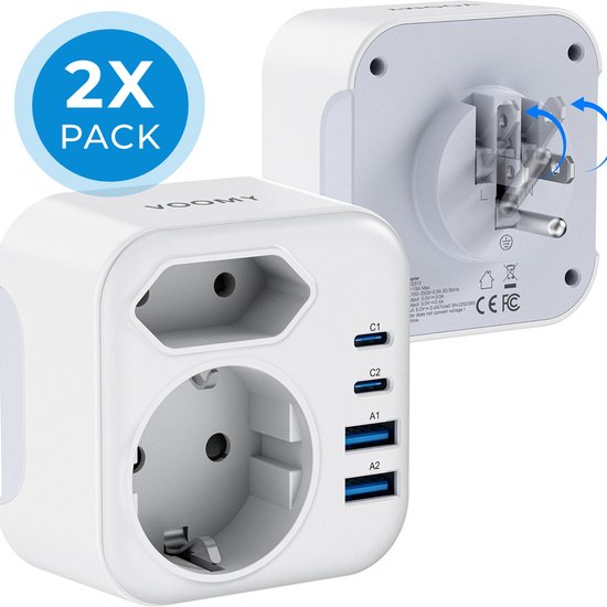 Twee witte reisadapters, één met USB-C en USB-A poorten, de ander met uitklapbare stekker type B.