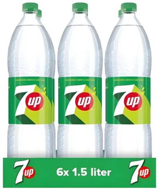 Six 1,5L flessen 7UP in een groen verpakking met het 7UP-logo.