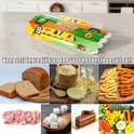 Een decoratieve kokervormige kakkerlakkenval met 'Cockroach House' erop. Afbeeldingen van brood, rijst, olie, friet, vlees, suiker, taart en fruit.