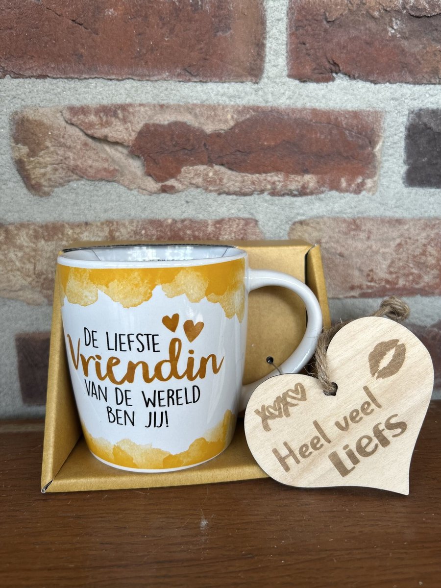 Creaties van hier – Mok Vriendin met houten hartje – porselein – 9 cm – cadeau