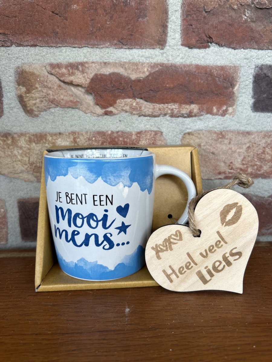 Creaties van hier – Mok Mooi mens met houten hartje – porselein – 9 cm – cadeau