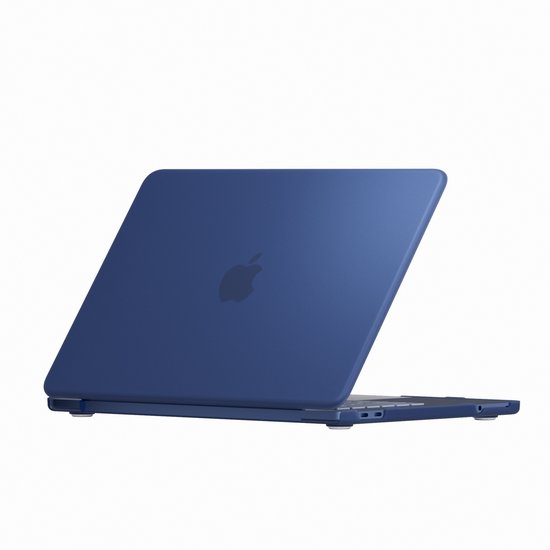 Coque MacBook Neo bleu indigo mat, vue de trois-quarts arrière, avec logo Apple.