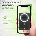 Hand toont smartphone met "iSetchi." logo, draadloos opladend op een zwarte powerbank. Tekst: "Compact maar krachtig: 10.000 mAh."
