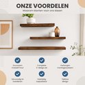 Trois étagères en bois montées sur un mur blanc. Le texte indique "ONZE VOORDELEN" et décrit les avantages.