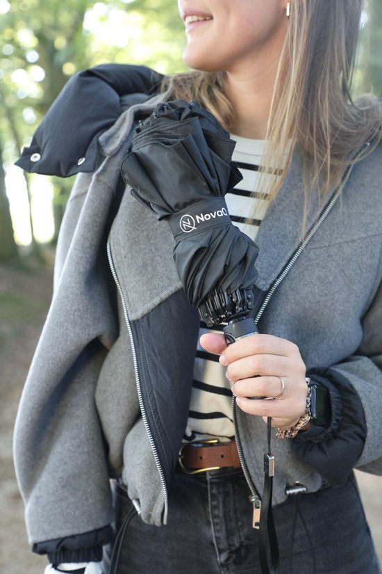 NovaQ Stormparaplu Opvouwbaar met Beschermhoes - Zwart - Grote Paraplu 110 CM - Automatisch Uitklapbaar - Windproof tot 100 KM P/U