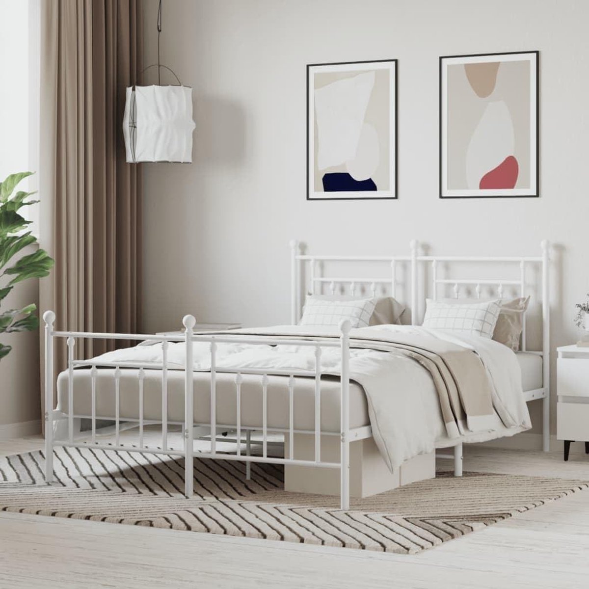 Bedframe met hoofdeinde - Metalen bedframe - Slaapkamer inrichting - Robuuste metalen constructie - 140 x 190 cm - Wit