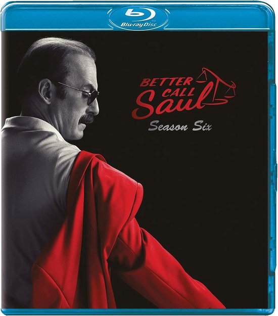 Blu-ray hoes van Better Call Saul Seizoen Zes met Saul Goodman die zijn rode jas over zijn schouder draagt.