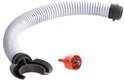 Tuyau flexible gris avec connecteurs noirs et un adaptateur de perceuse rouge pour la collecte d'eau de pluie.