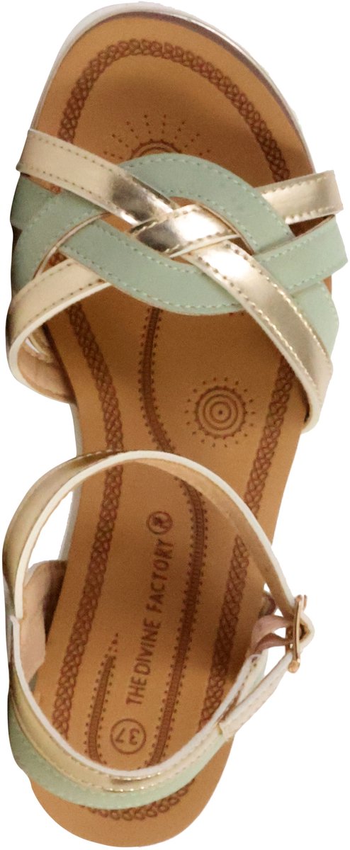 Sandalen met plateauzool en riempje