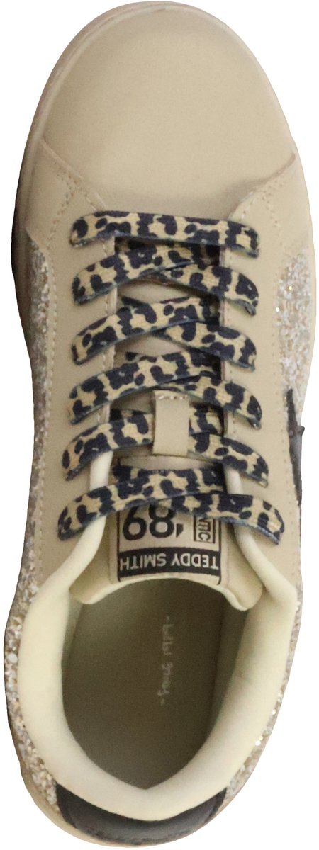 Sneakers met veters