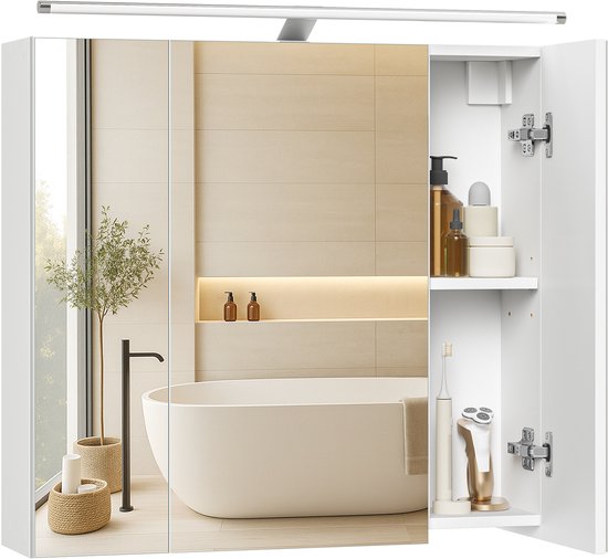 Witte badkamerkast met 3 spiegeldeuren en verlichting. Open rechterdeur toont badkamerartikelen.