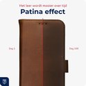 Vergelijking van bruin leder: dag 1 versus dag 100, met 'Patina effect' tekst.