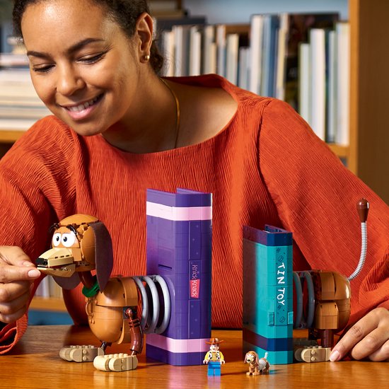 LEGO Disney et Pixar Toy Story Sergent Slinky Serre-livres Kit de construction pour adultes - 43301