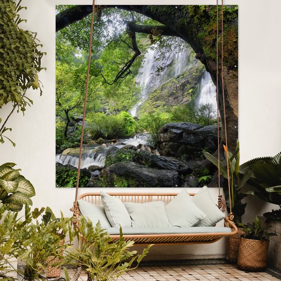 Affiche de Jardin Beaucoup de végétation autour d'une cascade escarpée du Parc National de Klong Lan - 200x200 cm