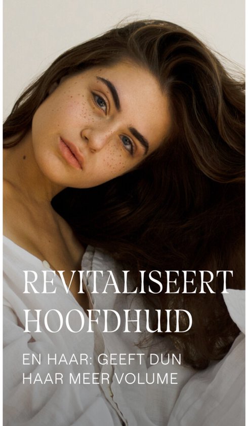 Jonge vrouw met sproeten en wapperend haar. Tekst: REVITALISEERT HOOFDHUID EN HAAR: GEEFT DUN HAAR MEER VOLUME.