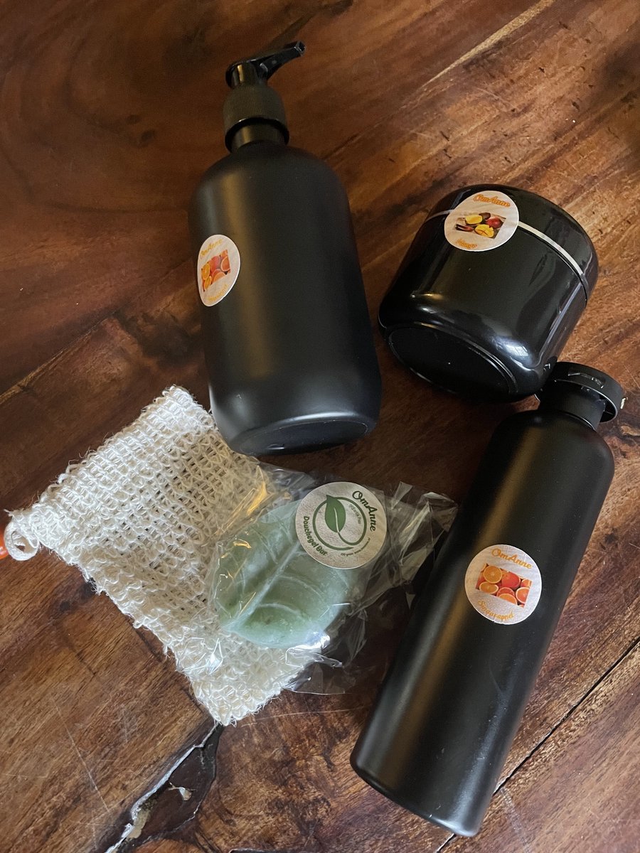 Bodyverzorgingspakket 5 producten Puur Natuur!! van OmAnne Douche en Badschuim, Bodybutter, Douche en Badolie, Douchegelbar en Zeepnetje Prijs inclusief verzending!!
