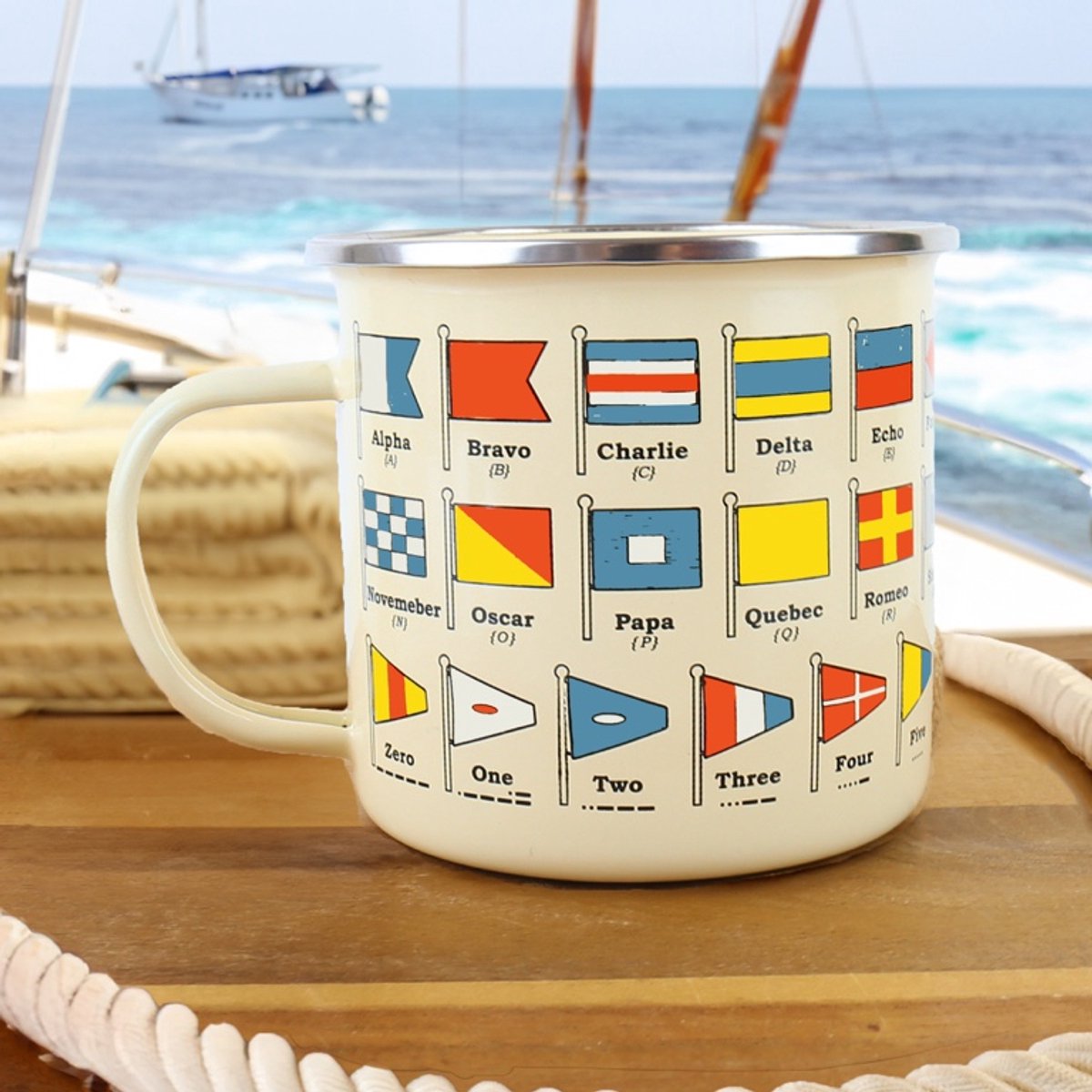 Emaille Mok Met Nautische Vlaggen van Gift Republic