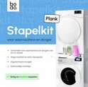 Witte stapelkit voor wasmachine en droger, met uitschuifbare plank en de tekst 'Plank'.