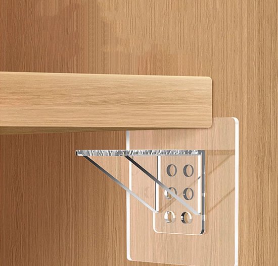 Transparante beugel bevestigd aan een houten wand, met een houten plank erboven.