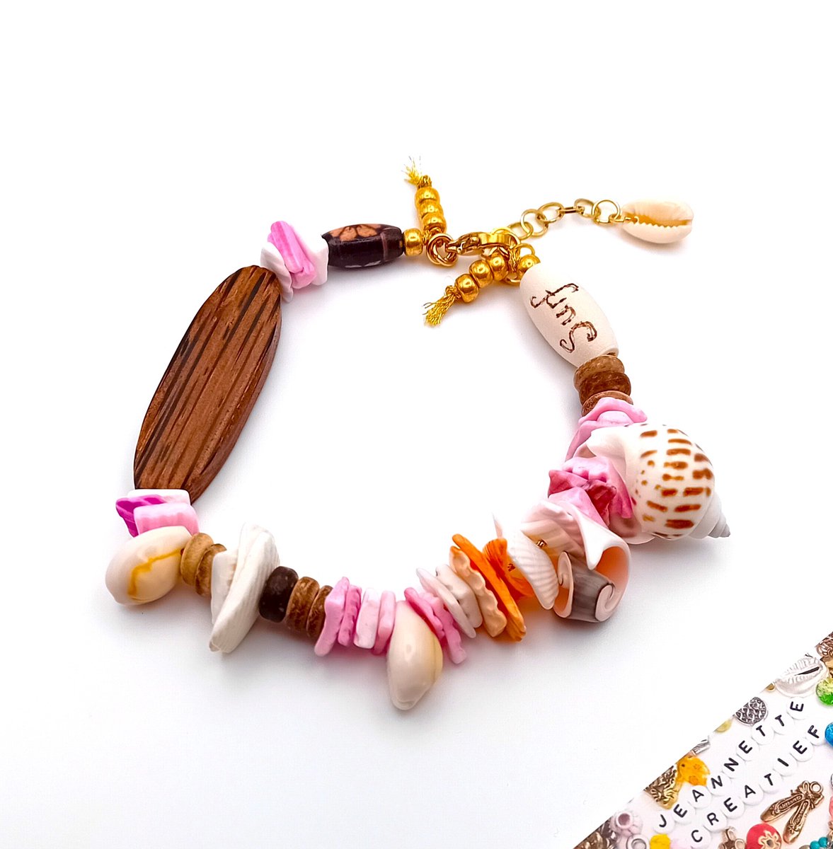 Jeannette-Creatief® - Beach - Zomers Enkelbandje Seatreasures Found at the Beach - Enkelsieraad - Enkelband - Enkelbandje - Enkelbandjes - Summer - Zomer - Kokos Enkelbandje - Enkelbandje met Schelpen - Enkelbandje Ibiza - Boho Look - Trends 2026
