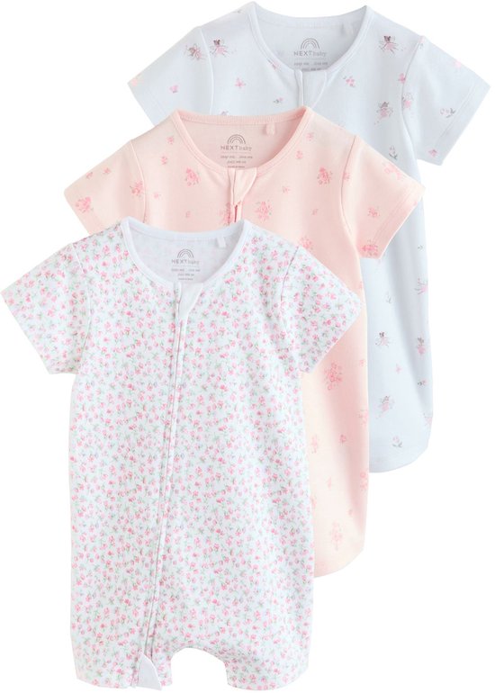 Drie babyrompers met korte mouwen: één wit met feeënprint, één effen roze, één wit met bloemenprint.