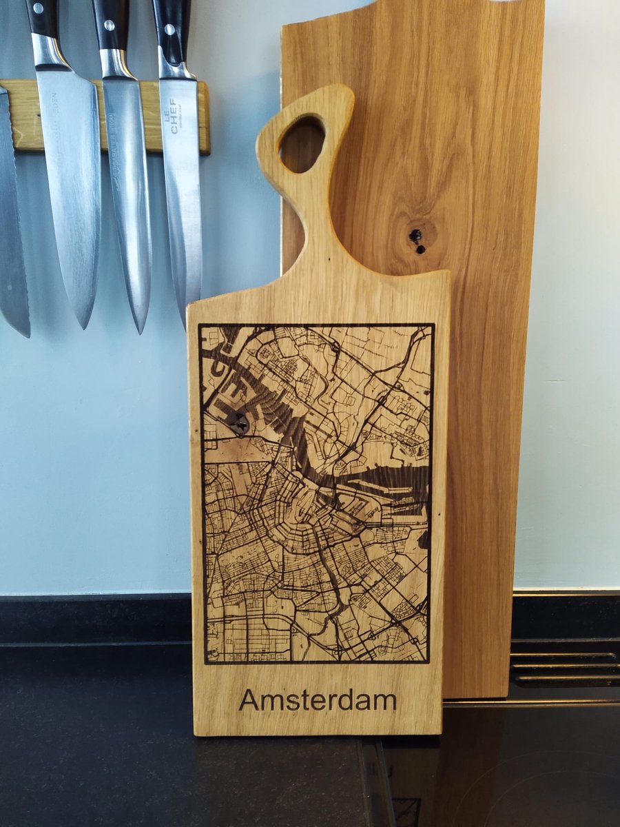 Borrelplank met stadskaart Amsterdam - Massief Eikenhout – 50cm Lang