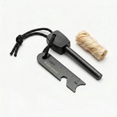 Een zwarte firestarter, metingstool en tondel op een witte achtergrond.