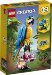 Doos van LEGO Creator 3in1 met een blauw-gele papegaai, een blauwe vis en een blauwe kikker.