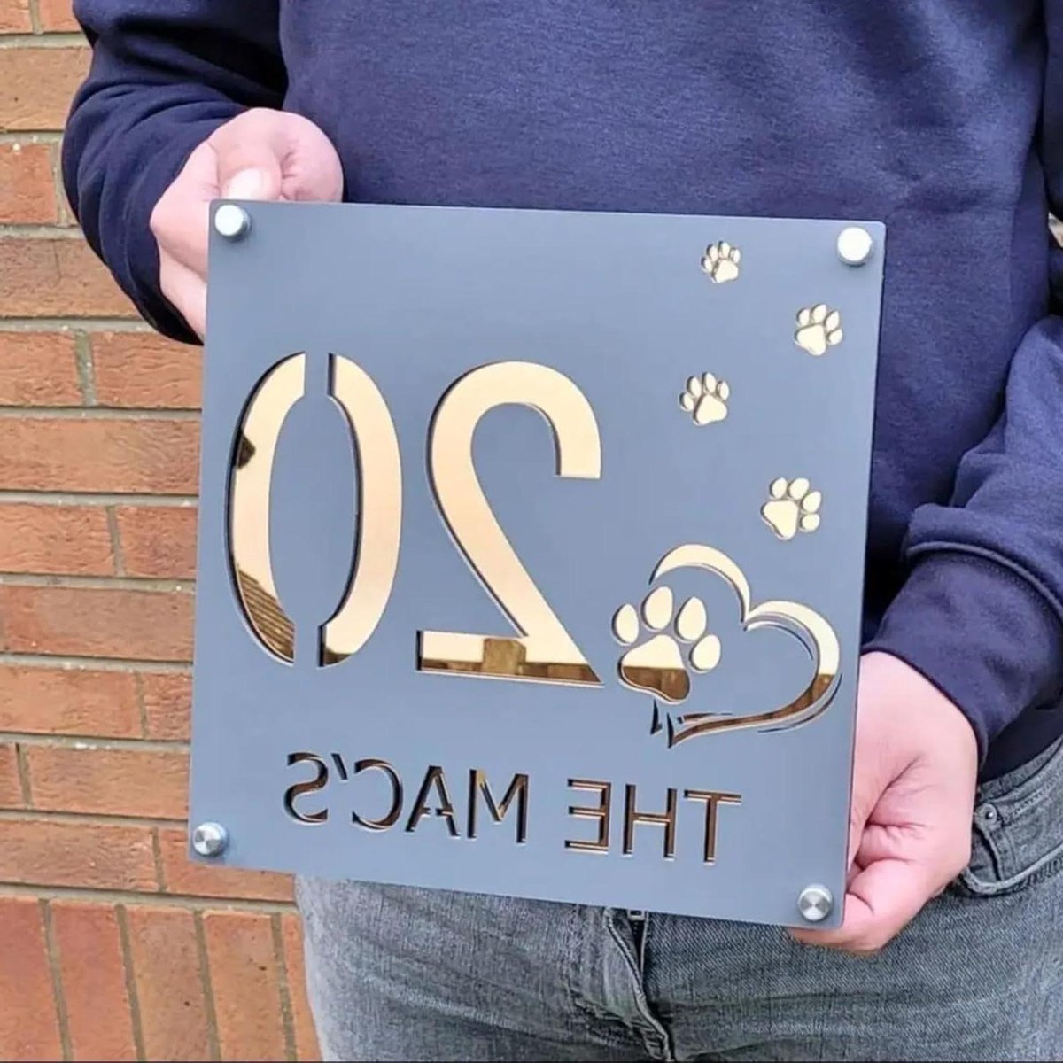 Huisnummerbord Gepersonaliseerd - Adresbord Huisnummer - Huis Adres Aangeven - Hond Poot Print - 25x25cm - Grijs Rosé Goud